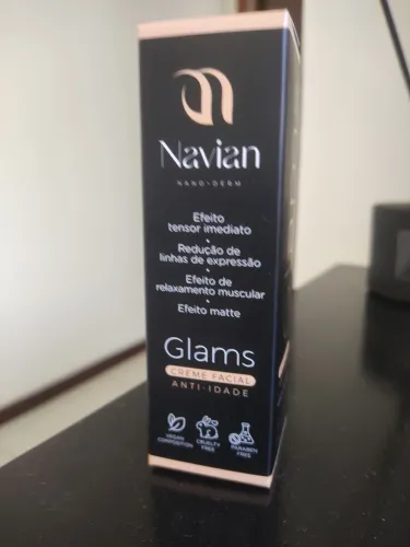 Creme facial ant-idade com fórmula exclusiva, segura e de efeitos comprovados.