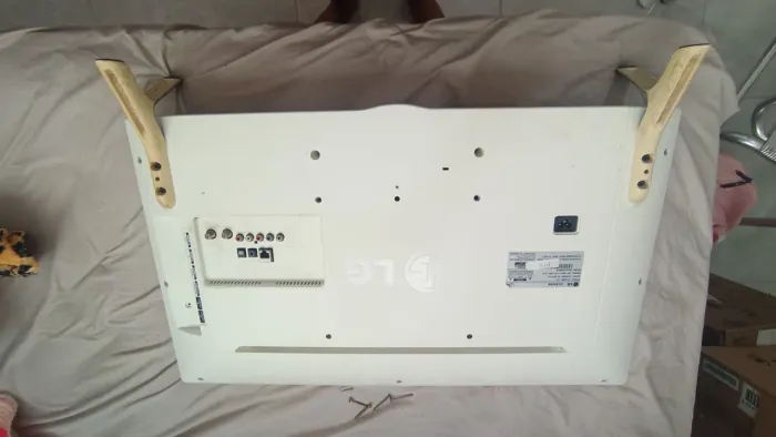 TV LG para venda apenas com entrada HDMI danificado,tela funcionando normalmente