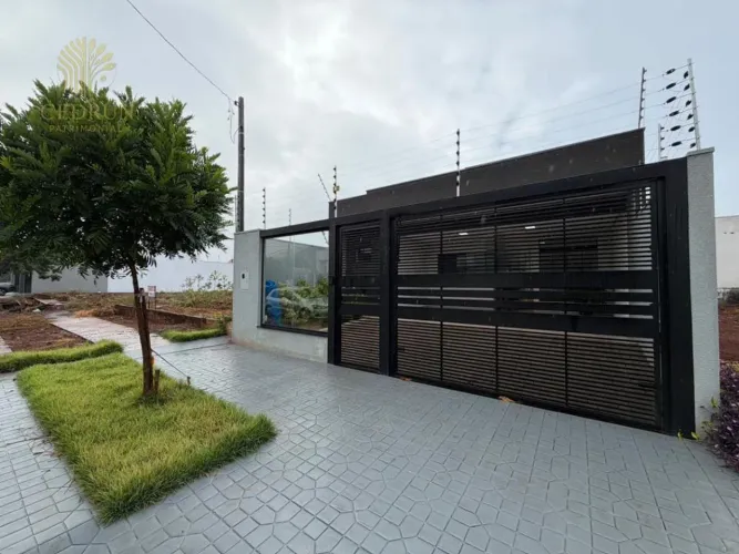 Casa à venda em Maringá, Jardim Oriental, com 3 quartos, 129 m², com piscina e área gourme