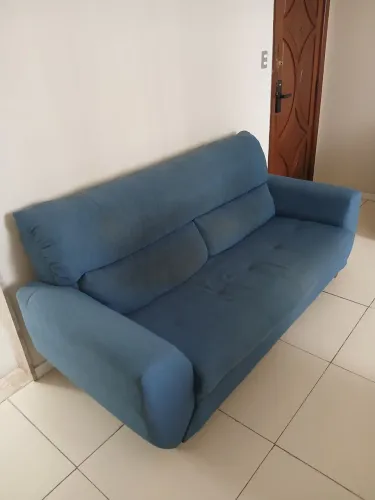 Sofá de 3 lugares, excelente e ótimo para sua sala de estar, bom preço