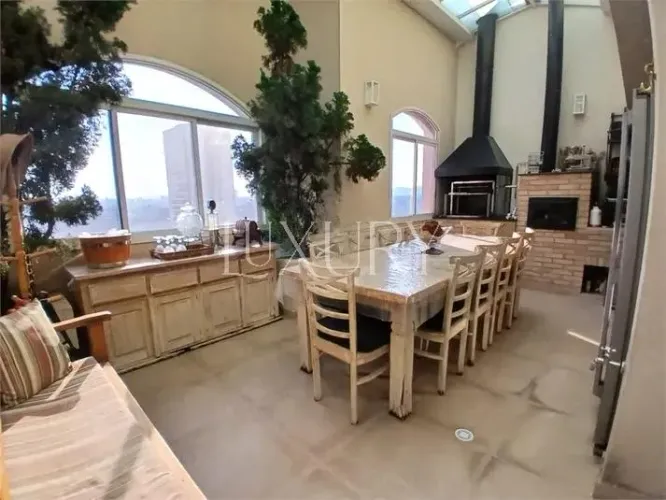 Cobertura com 223 m², 4 quartos sendo 2 suítes à venda no bairro Alto da Lapa.