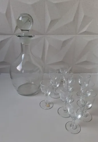 LICOREIRA COM TAÇAS