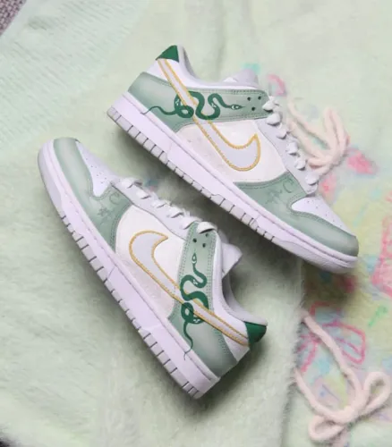 Nike dunk low limited edition