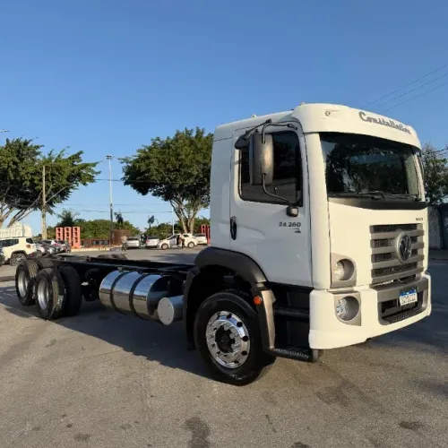 VENDO CAMINHÃO VW 24.260 ROBUST TRUCK 6X2 NO CHASSI