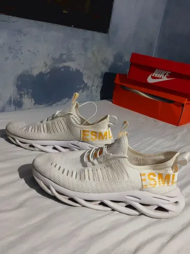Tênis Esportivo Branco Masculino Confortável e Moderno
