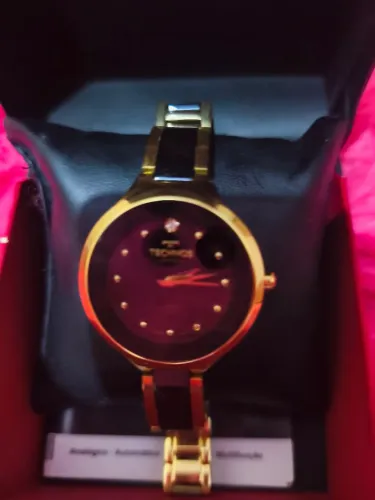 Vendo esse lindo Relógio Feminino Technos Dourado com Preto NovoNa Caixa, nunca usado