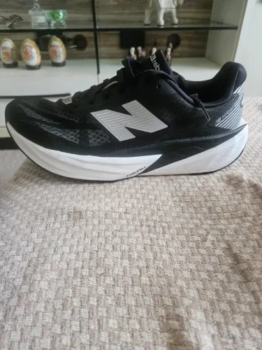 Tênis New Balance Fuelcell Rebel V5 tamanho 41