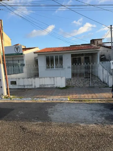 Casa disponível para locacao no Bairro Suissa