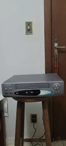 Vídeo Cassete CCE VCR-505 bivolt 4 cabeças sem controle