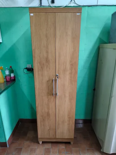 Vendo armário multiuso grande