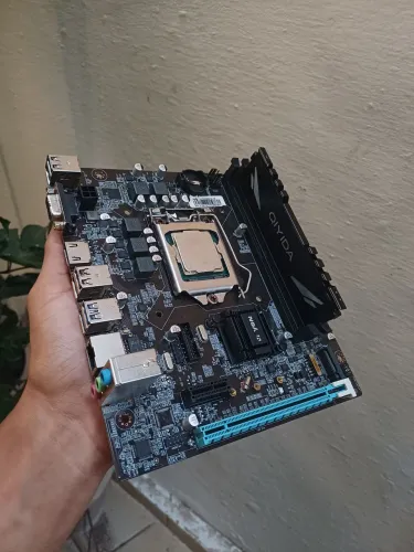 Vendo placa-mãe 1151 + Intel Core i3-7100 + 8 GB DDR4.