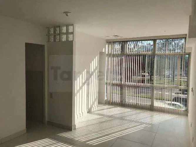 Oportunidade na Barra da Tijuca: Sala Comercial no Golden Center
