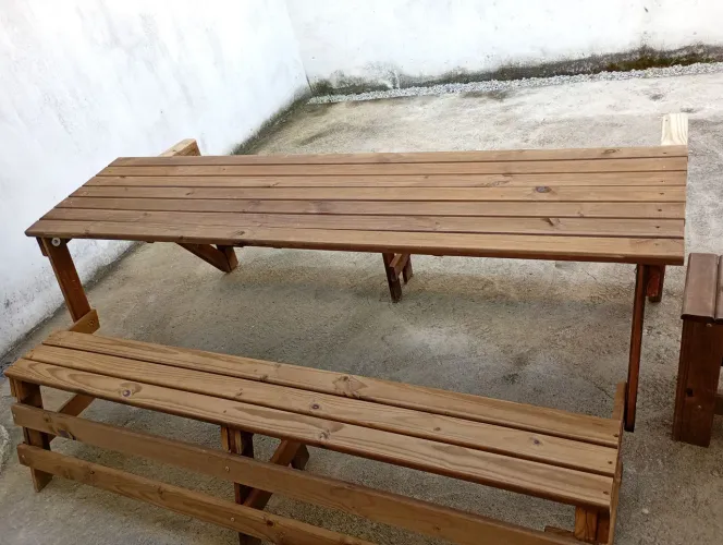 Mesa que vira banco 8 lugares e 8 almofadas novas. Retirar local.