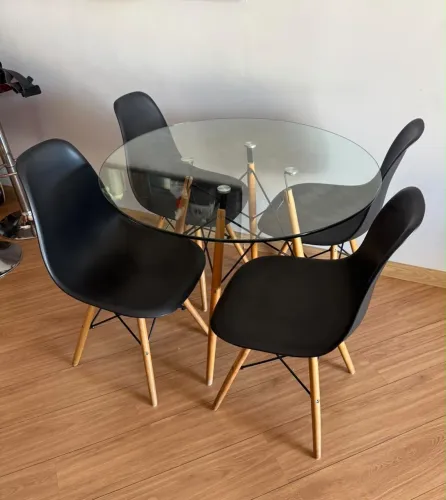Conjunto Mesa de vidro 4 cadeiras