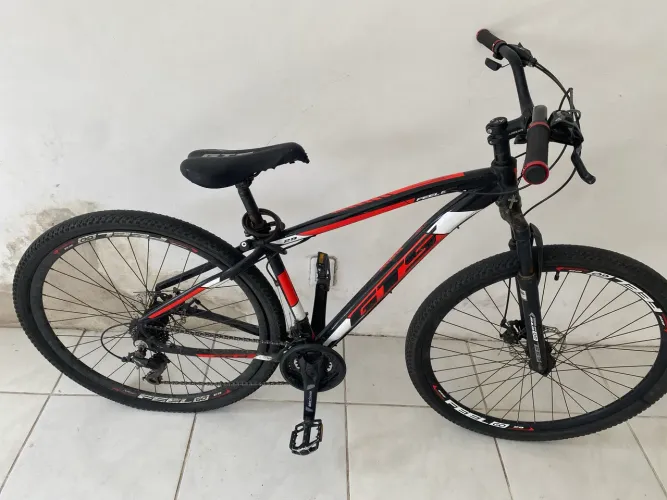 Bicicleta GTS preta 