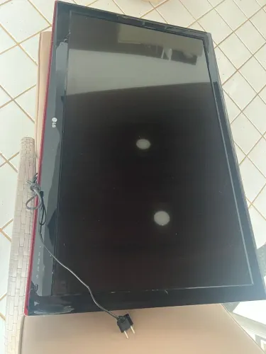 Vendo TV LG 42 Led com defeito