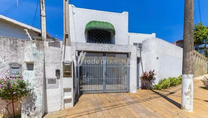 Casa com 3 dormitórios a venda na Chácara da Barra