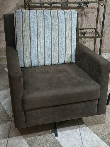 Poltrona giratória Marrom Semi-nova