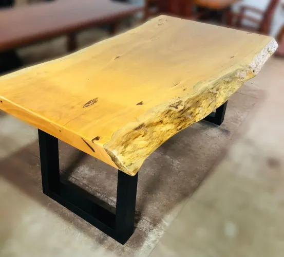 Mesa de prancha em pequiá (1,95 x 1,11m)