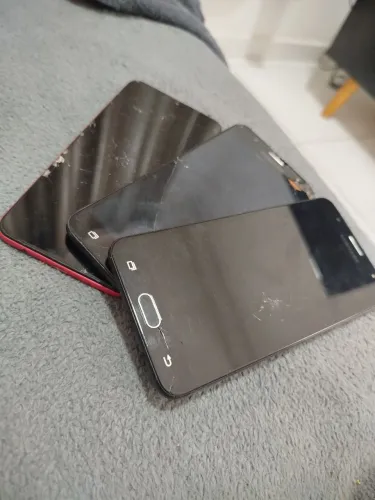 Celulares para concertar ou retiradas de peça