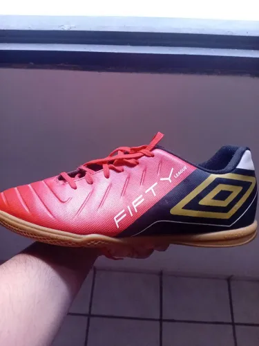 (Chuteira salão/futsal) (número43) VALOR NEGOCIÁVEL