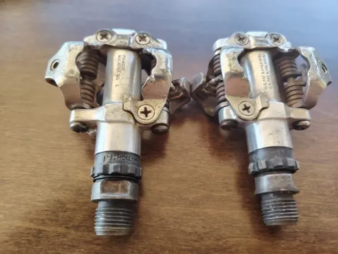 Pedal Shimano M520 polido excelente acompanha tacos novos