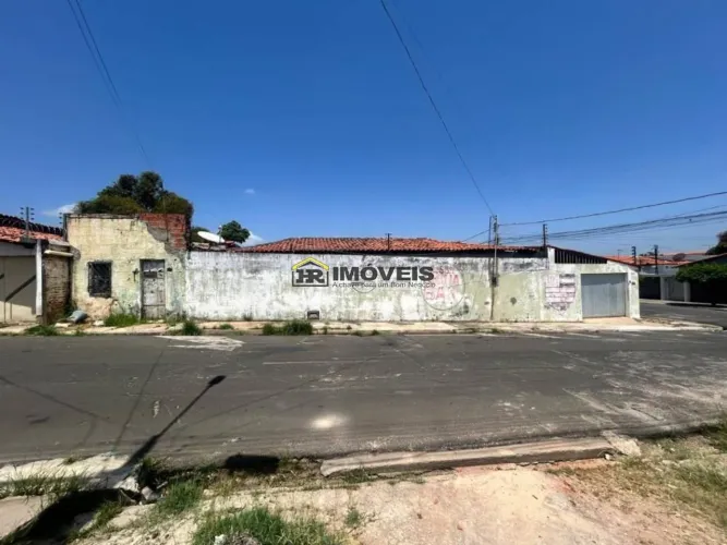 Casa à Venda no Bairro Vermelha Ótima Localização