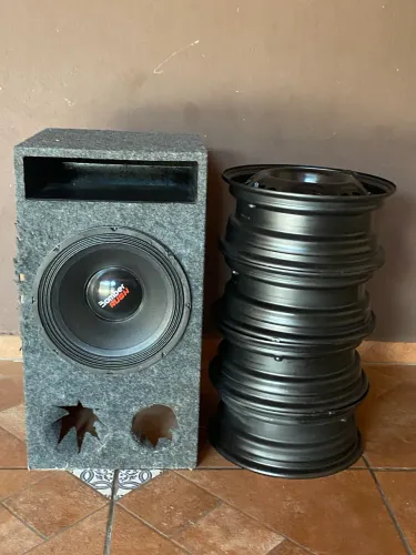 Rodas aro 13 4x100 Volkswagen / Caixa trio som o com falante Bomber