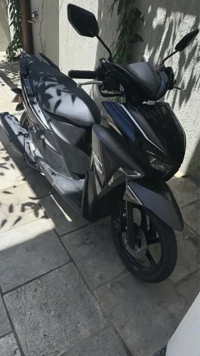 Neo 125 2024 Automática | 5.000 km | IPVA 2026 Pago | Par de Capacetes