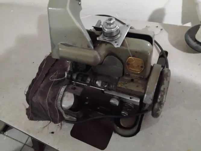Vendo máquina de costura