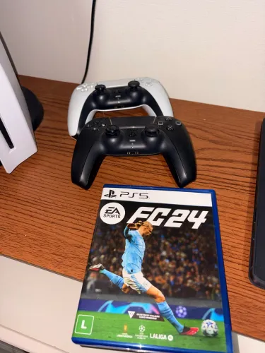 Play5 dois controles acompanha fifa 24