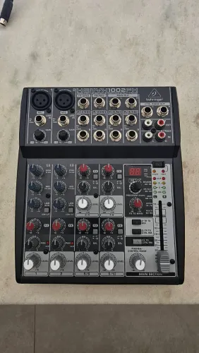 Mesa de som Behringer