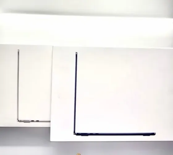 Apple MacBook Air (2025) de 13.6 - 16GB RAM / 256GB SSD - Chip M4