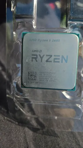 Processasor Ryzen 5 2600 sem cooler