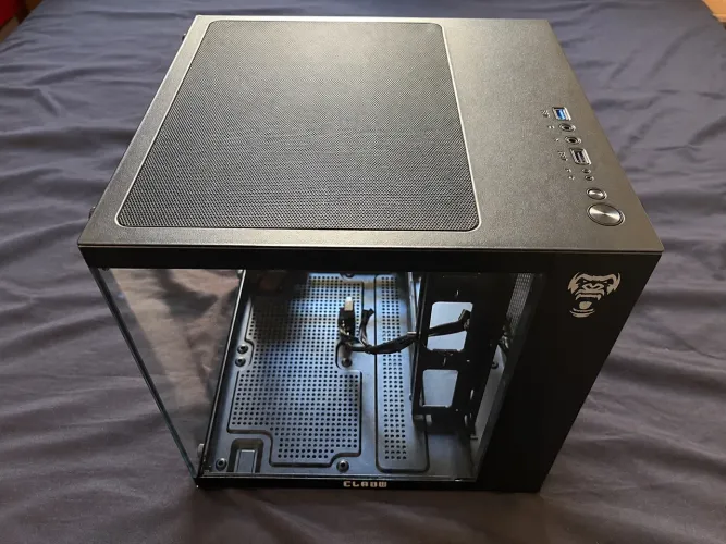Gabinete ClanM Guru ? Vidro Temperado ? Compacto - VAZIO