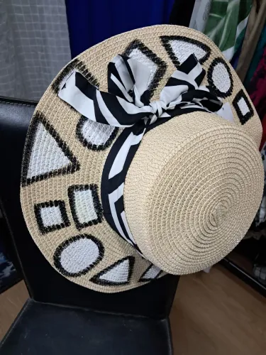 Chapéu com pintura exclusiva