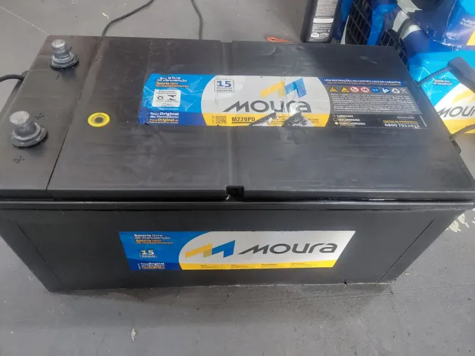 Bateria moura semi nova 220 ah direita