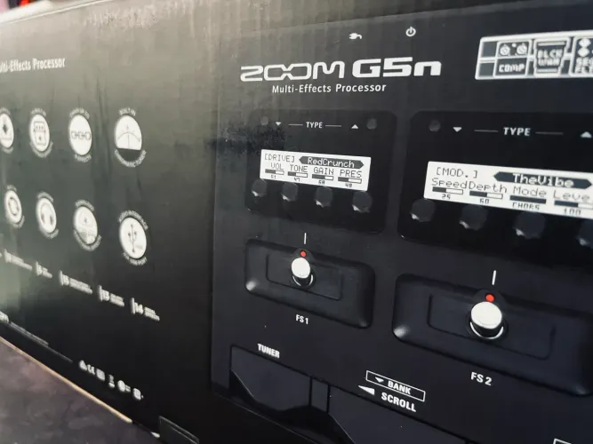 Pedaleira Zoom G5n - Impecável, na Caixa, com Manuais e Fonte Original