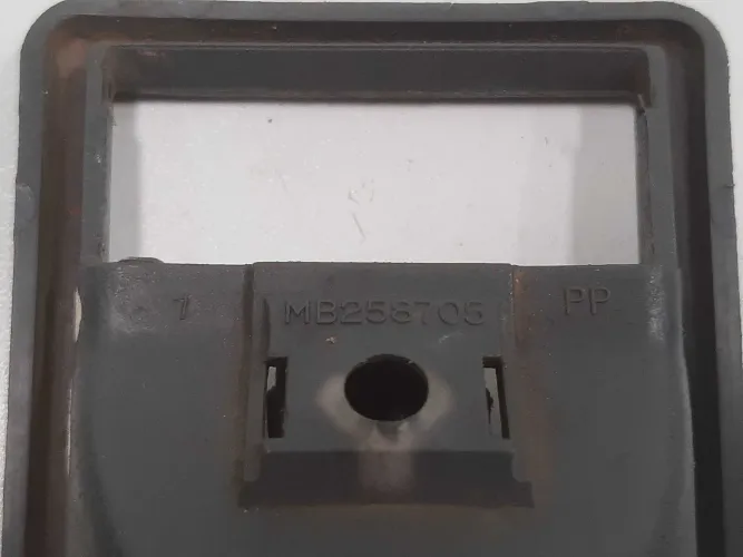 Acabamento Maçaneta Int Dianteira Dir L200 Gls 1999 Á 06 Xx