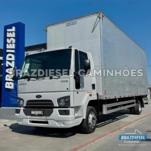 Ford Cargo 1119 2018 baú 8 x 2,8m 50,8m3