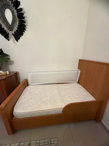 Mini cama de madeira