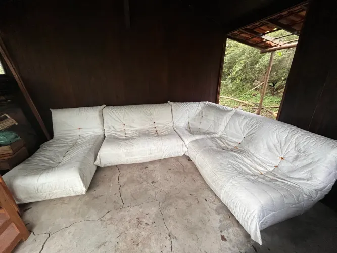 Vendo sofá de canto modular 4 peças. Pra desocupar e sair rápido