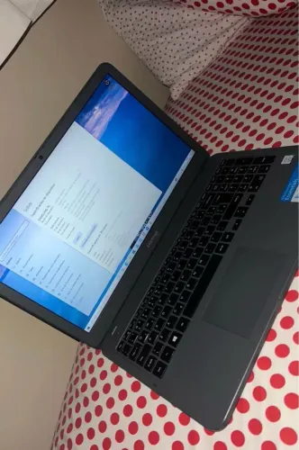 Notebook Samsung Essentials E30