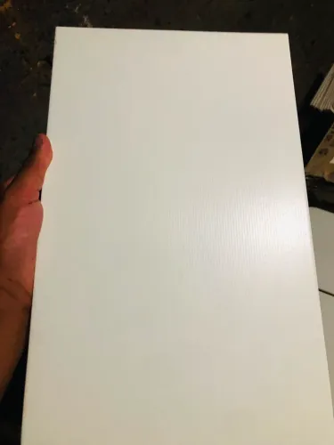 azulejo portinari 25x40 modular, branco fosco com frisado