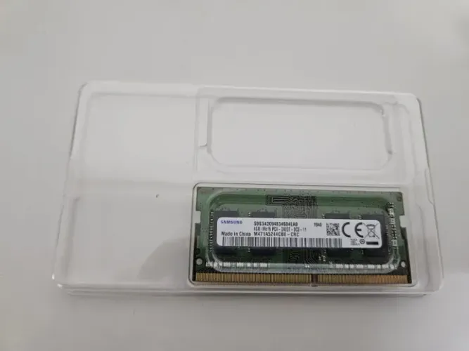 Memória RAM DDR4 4GB Samsung