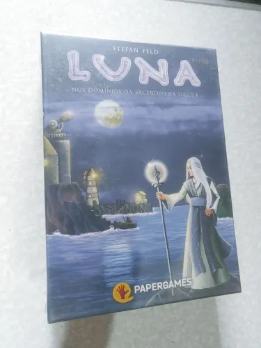 Luna LACRADO - jogo de tabuleiro