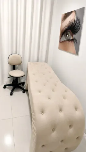 Maca de luxo com cadeira de rodinha e escadinha