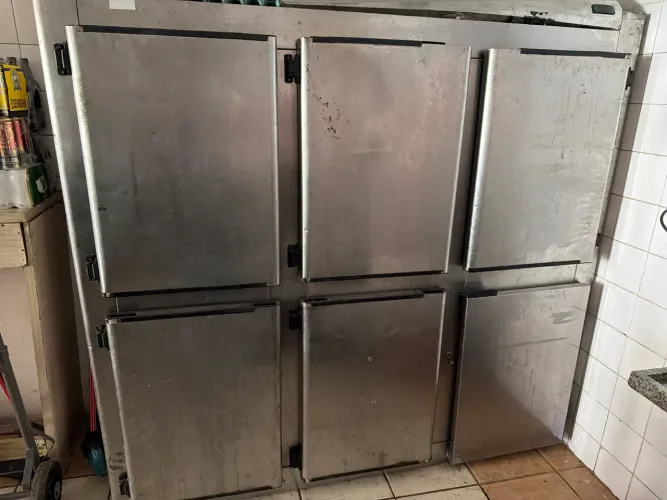 Geladeira industrial 6 portas de inox