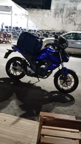 Moto seme nova vendo no precinho, dois auso, muito econômica fz15 2024