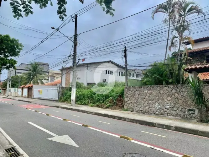 Terreno para venda com 384m² em Piratininga - Niterói - RJ